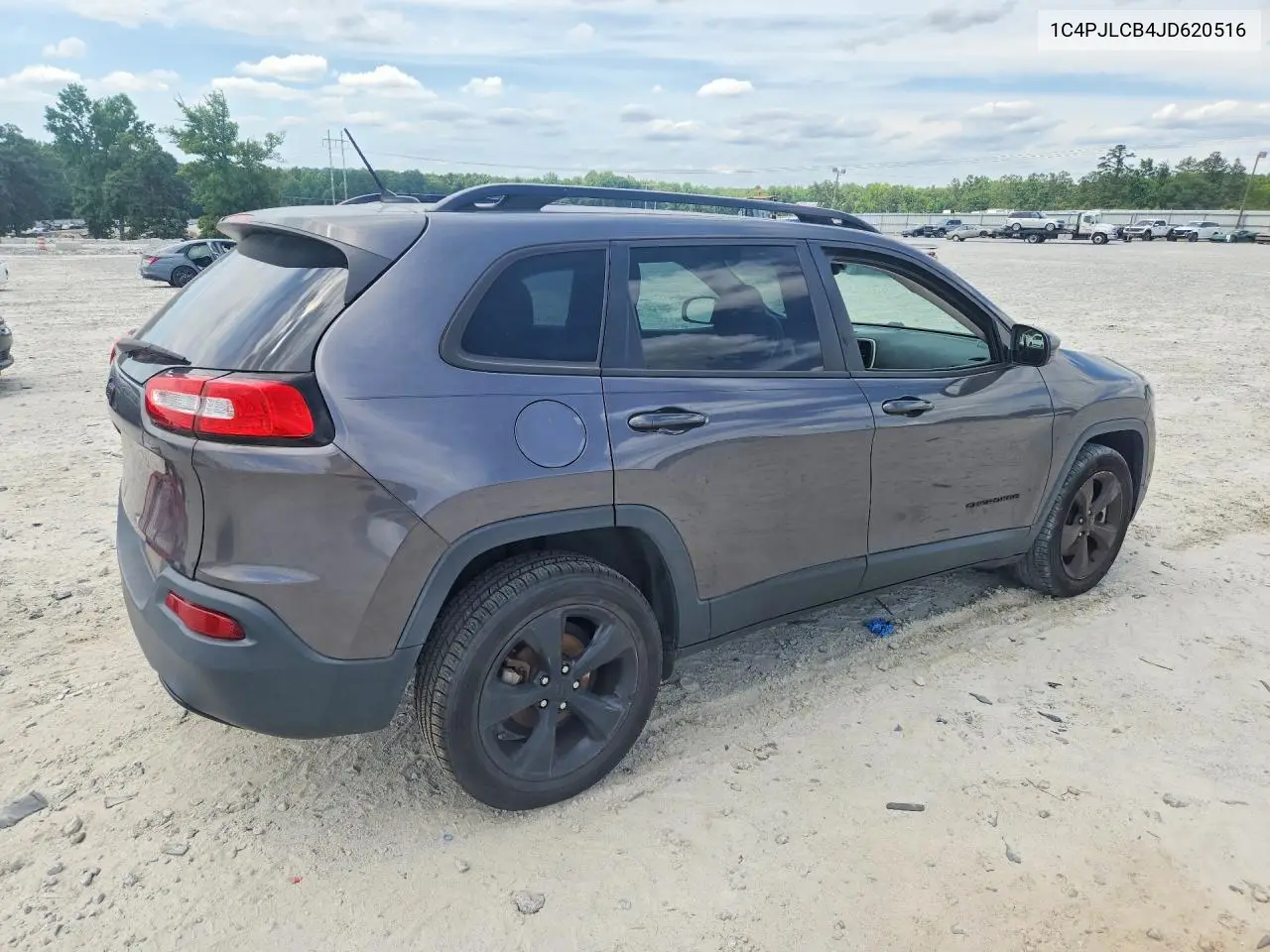 1C4PJLCB4JD620516 2018 Jeep Cherokee Latitude