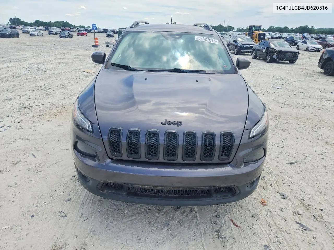 1C4PJLCB4JD620516 2018 Jeep Cherokee Latitude