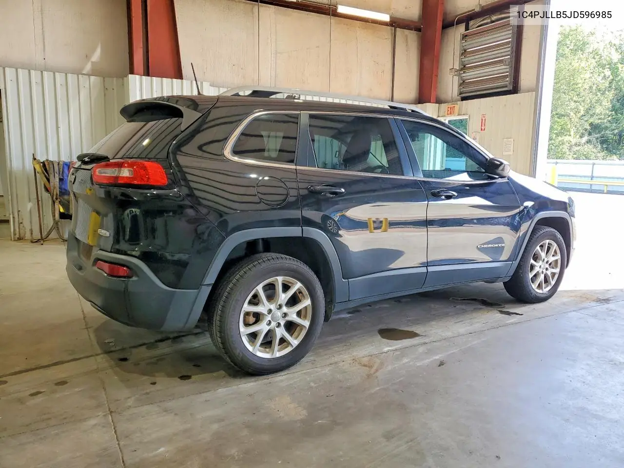 2018 Jeep Cherokee Latitude Plus VIN: 1C4PJLLB5JD596985 Lot: 62095356
