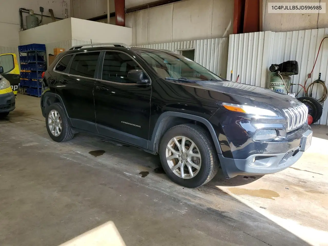 2018 Jeep Cherokee Latitude Plus VIN: 1C4PJLLB5JD596985 Lot: 62095356