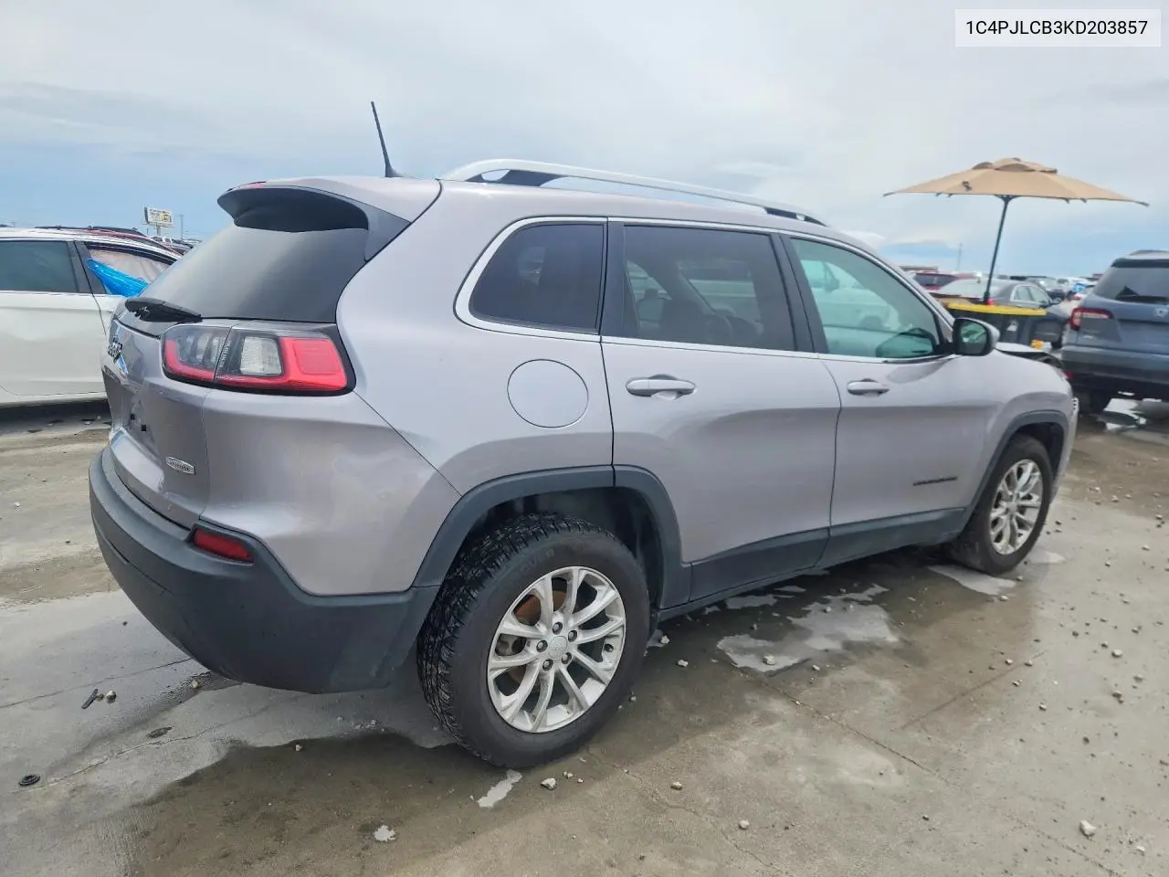 2019 Jeep Cherokee Latitude VIN: 1C4PJLCB3KD203857 Lot: 57598616
