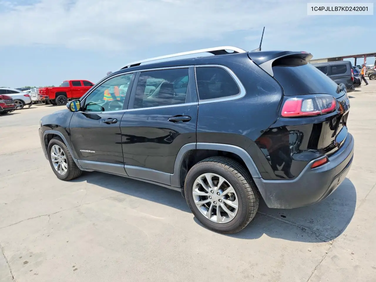 1C4PJLLB7KD242001 2019 Jeep Cherokee Latitude Plus