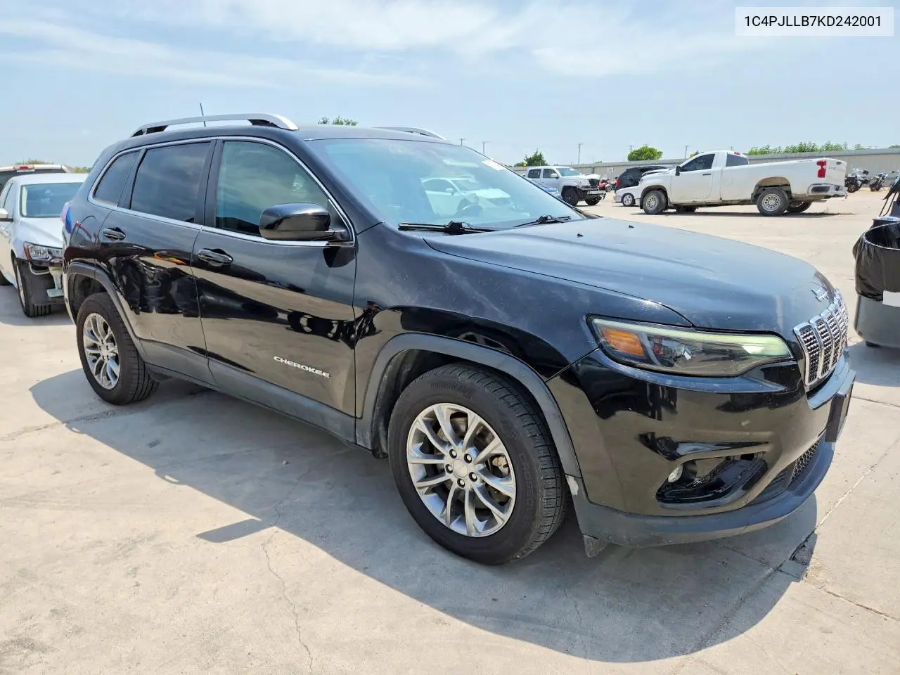 1C4PJLLB7KD242001 2019 Jeep Cherokee Latitude Plus