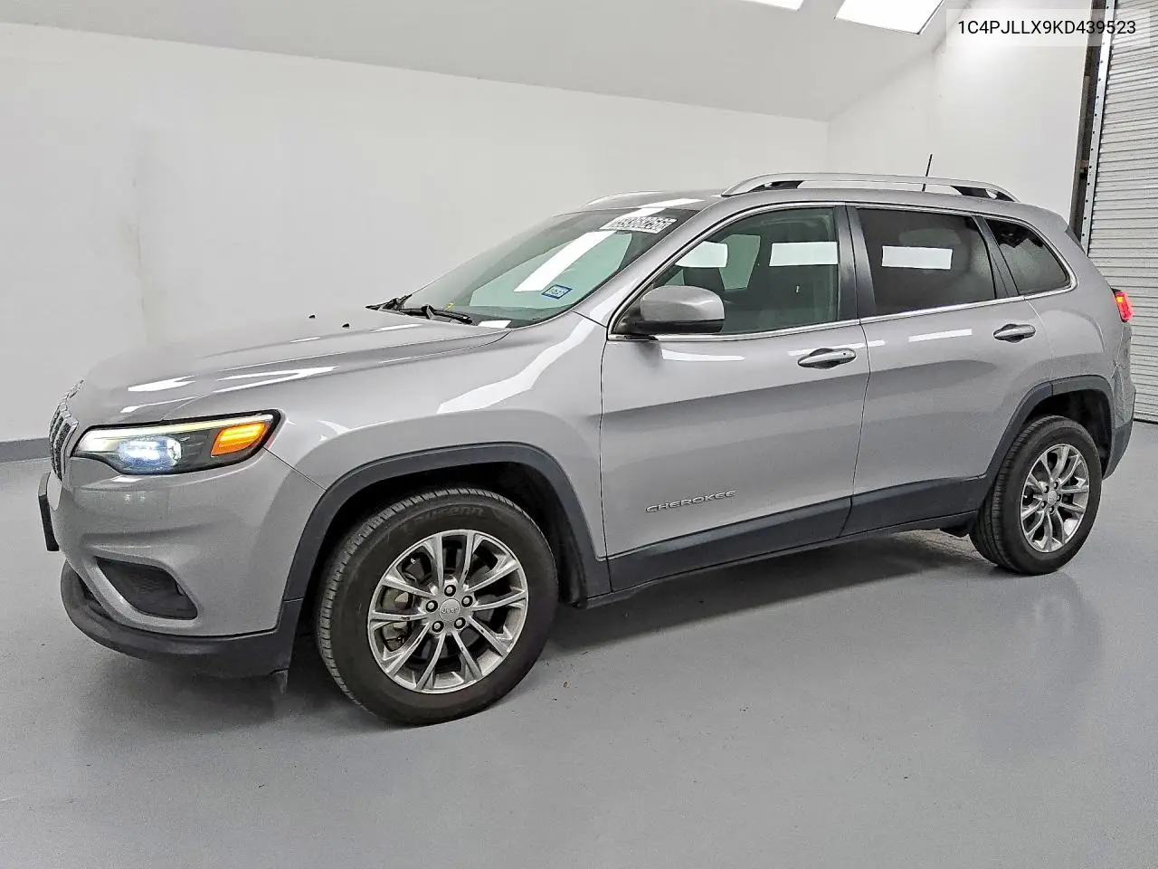 2019 Jeep Cherokee Latitude Plus VIN: 1C4PJLLX9KD439523 Lot: 59368256