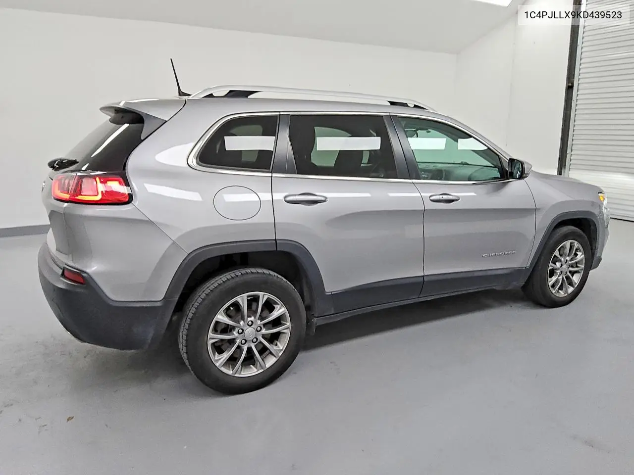2019 Jeep Cherokee Latitude Plus VIN: 1C4PJLLX9KD439523 Lot: 59368256