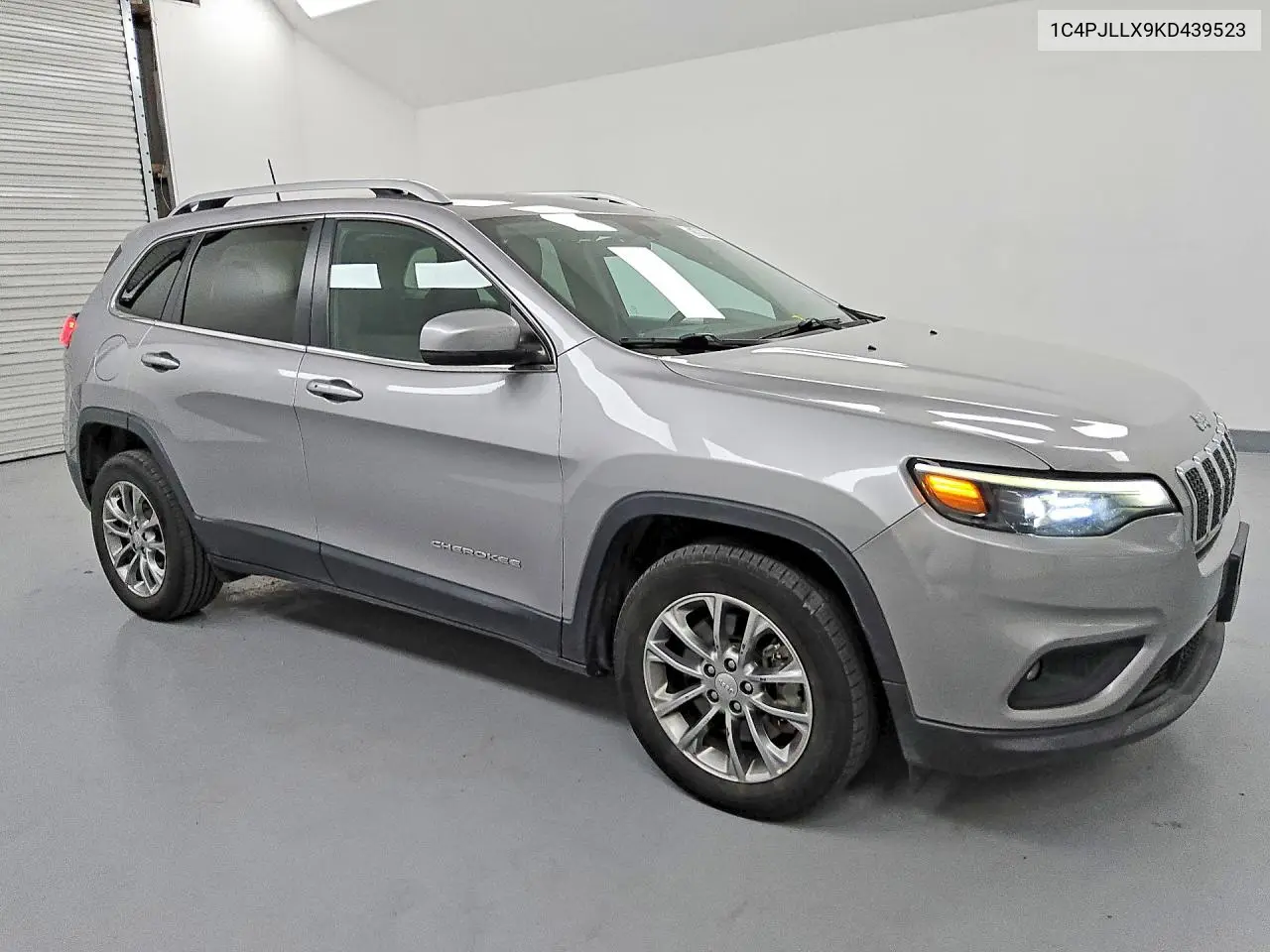 2019 Jeep Cherokee Latitude Plus VIN: 1C4PJLLX9KD439523 Lot: 59368256