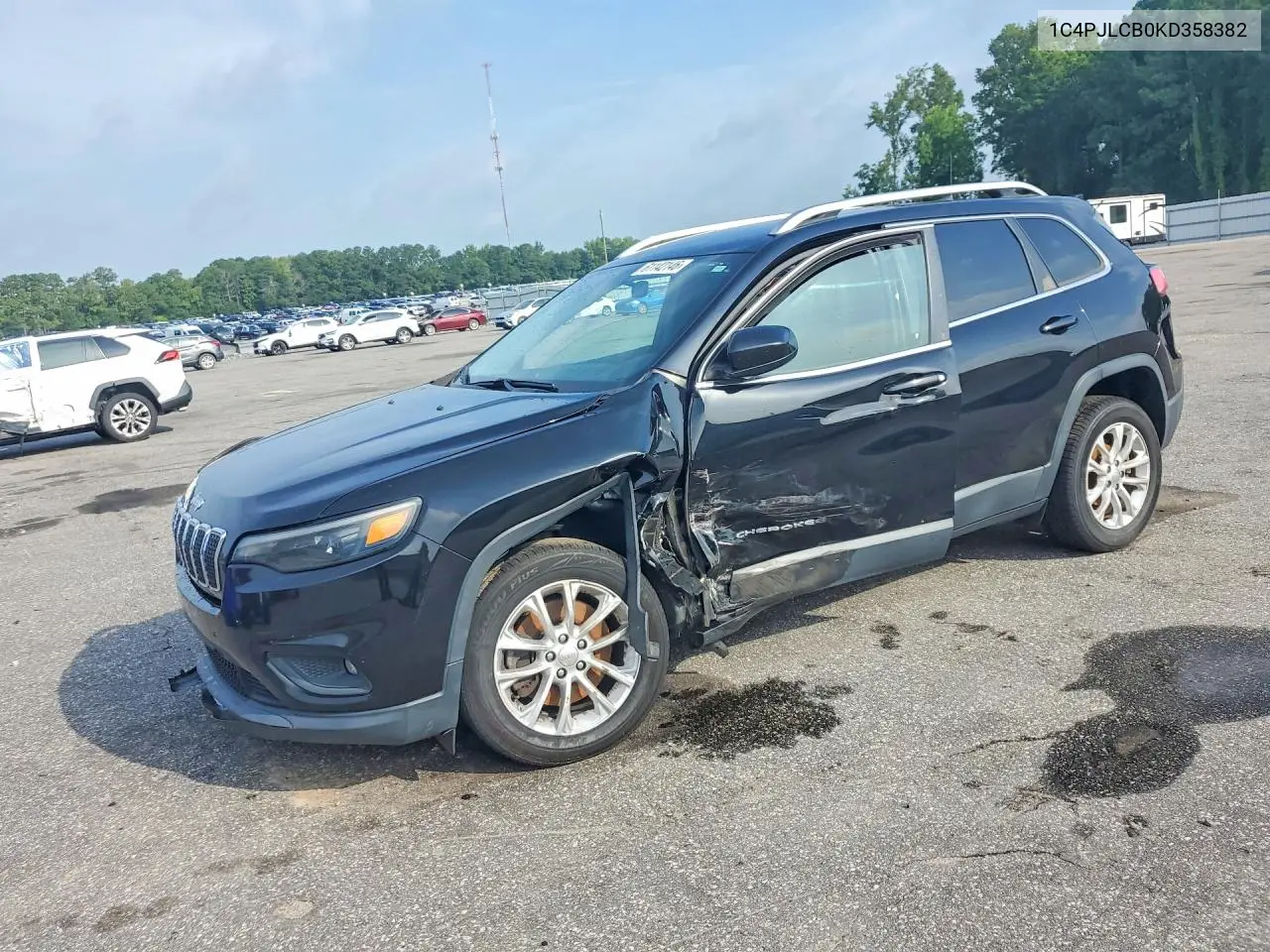 2019 Jeep Cherokee Latitude VIN: 1C4PJLCB0KD358382 Lot: 61142146