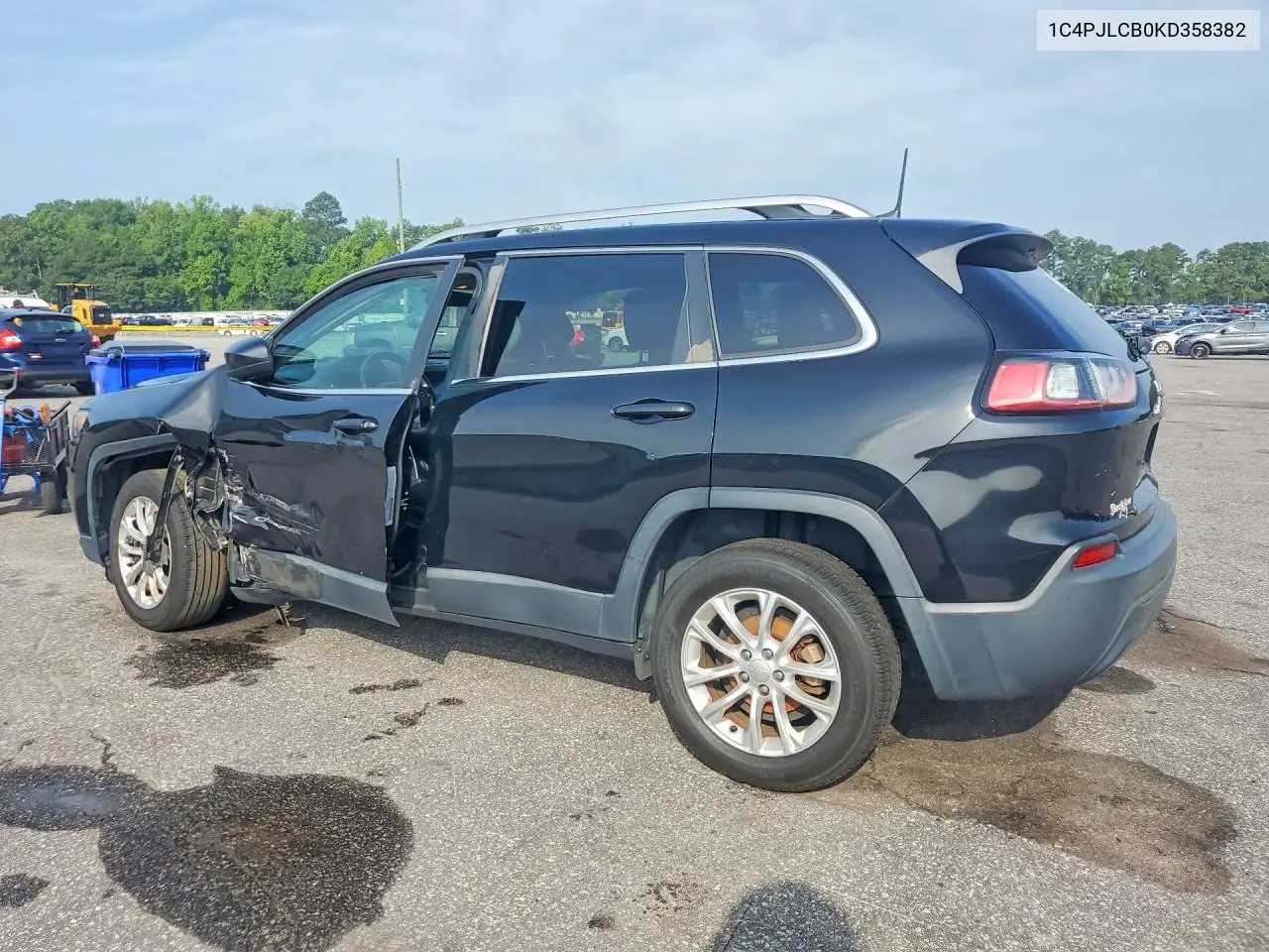 2019 Jeep Cherokee Latitude VIN: 1C4PJLCB0KD358382 Lot: 61142146