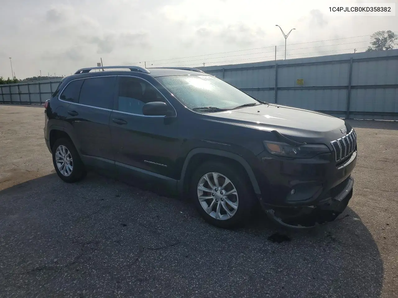2019 Jeep Cherokee Latitude VIN: 1C4PJLCB0KD358382 Lot: 61142146