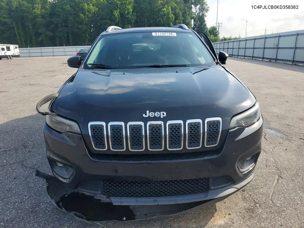 2019 Jeep Cherokee Latitude VIN: 1C4PJLCB0KD358382 Lot: 61142146