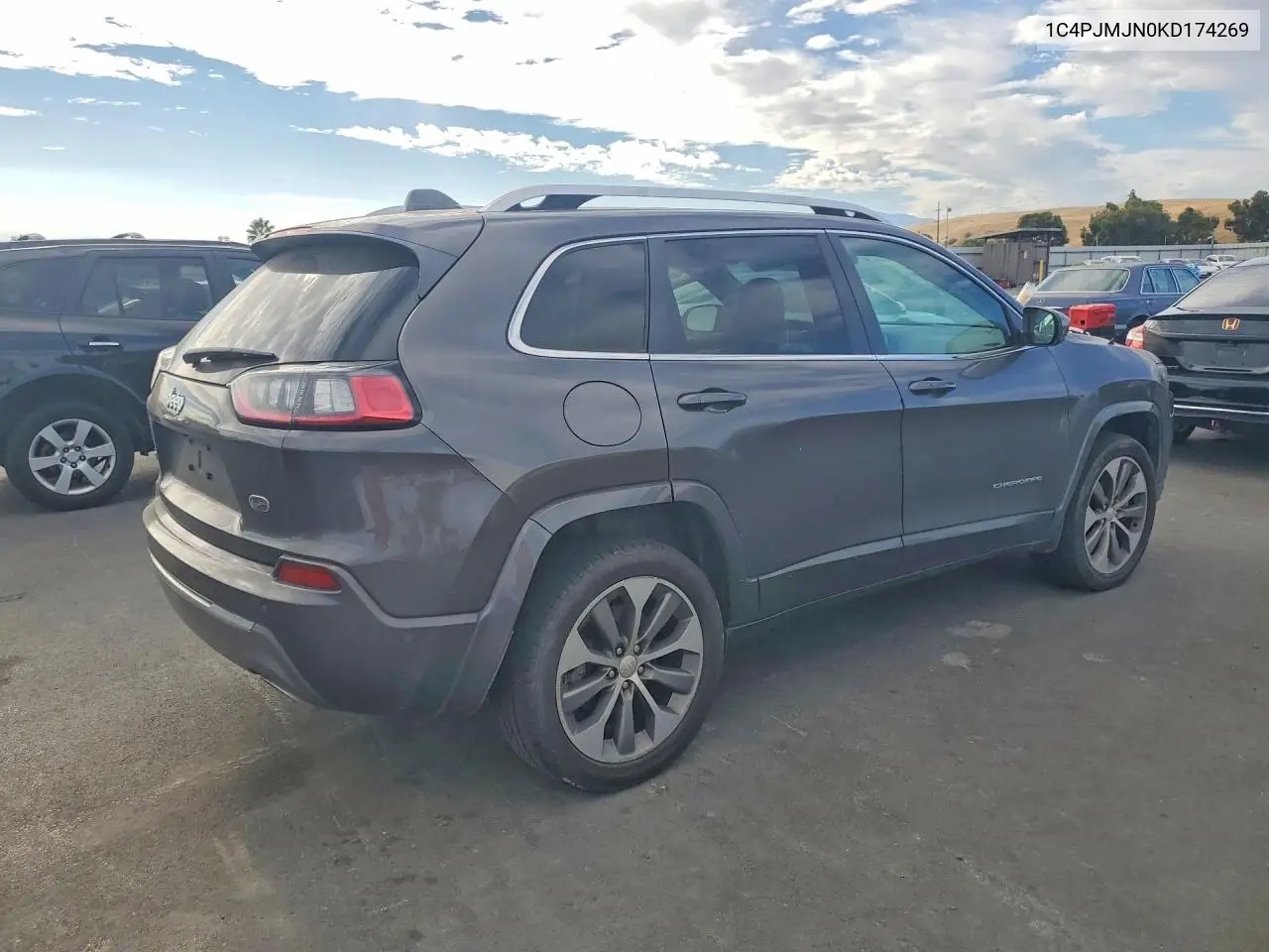 2019 Jeep Cherokee Overland VIN: 1C4PJMJN0KD174269 Lot: 61588296