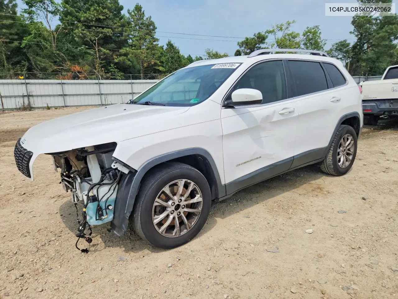 2019 Jeep Cherokee Latitude VIN: 1C4PJLCB5KD242062 Lot: 61999706