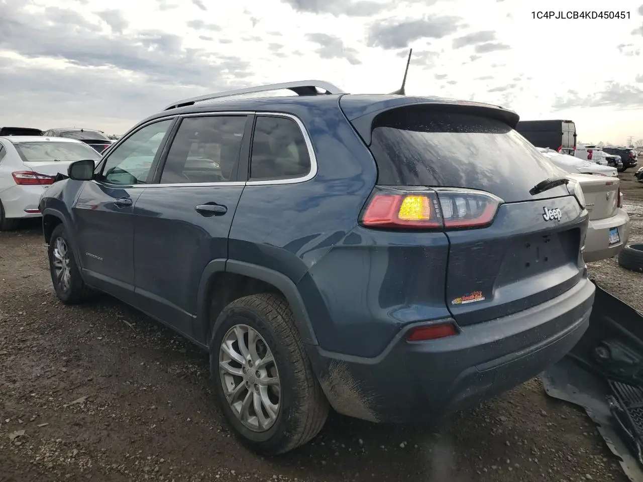 1C4PJLCB4KD450451 2019 Jeep Cherokee Latitude