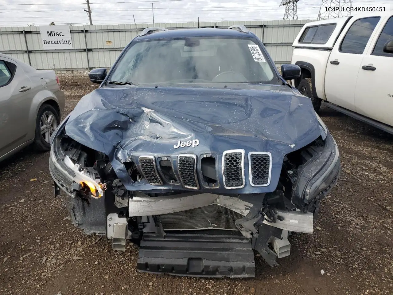 1C4PJLCB4KD450451 2019 Jeep Cherokee Latitude