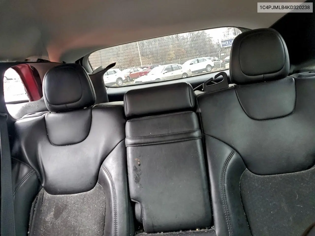 1C4PJMLB4KD320238 2019 Jeep Cherokee Latitude Plus