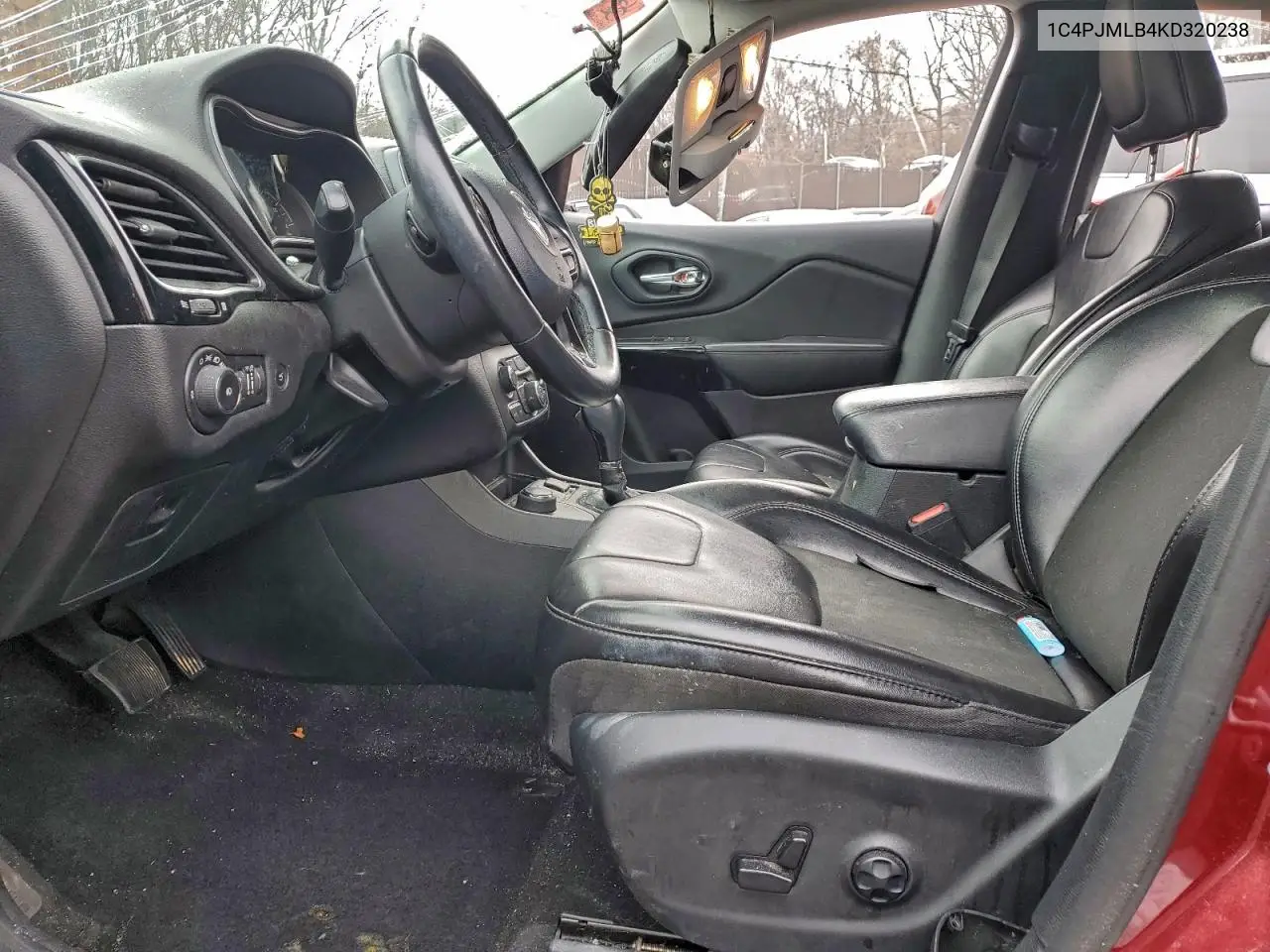 1C4PJMLB4KD320238 2019 Jeep Cherokee Latitude Plus