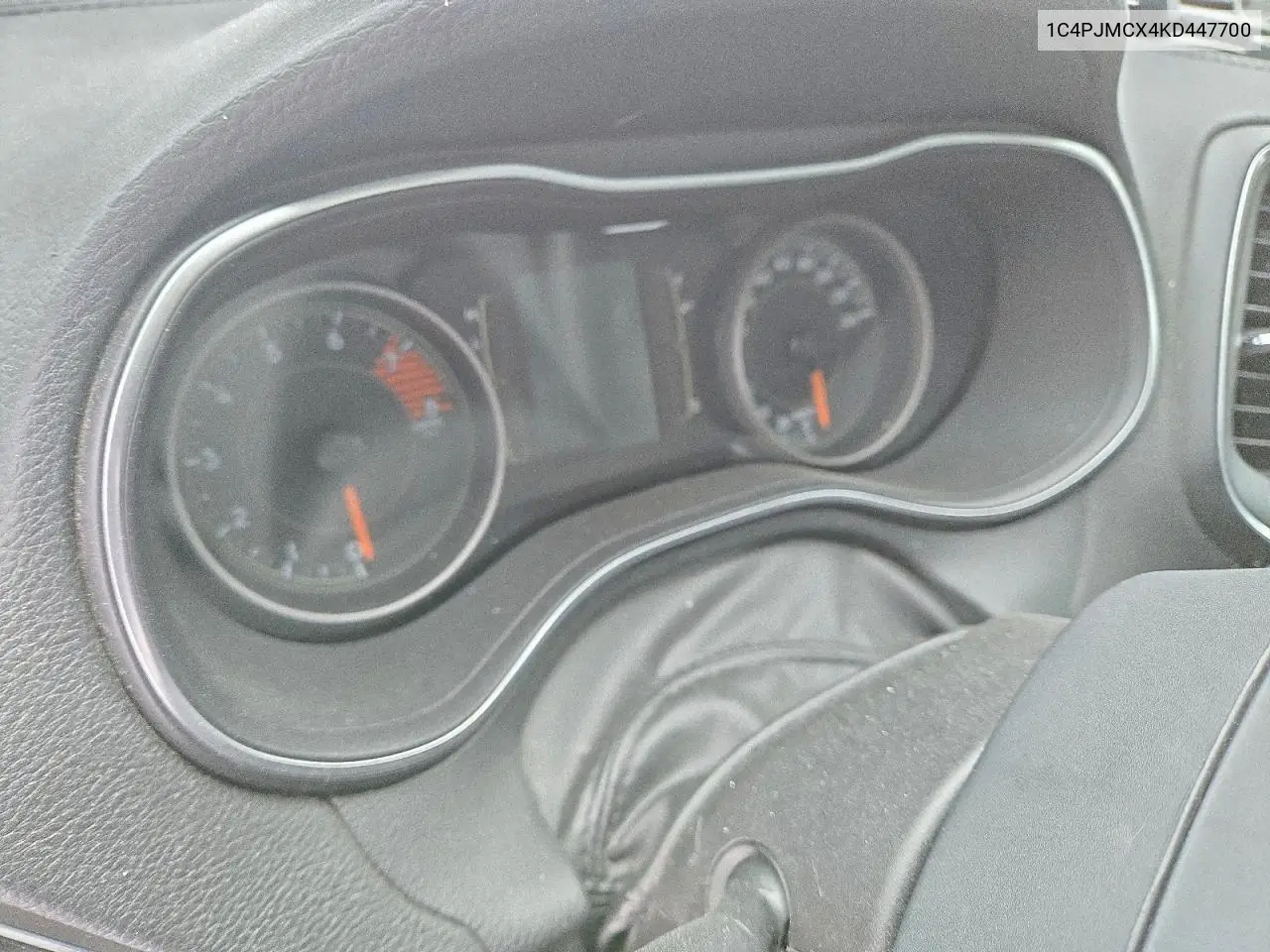 1C4PJMCX4KD447700 2019 Jeep Cherokee Latitude