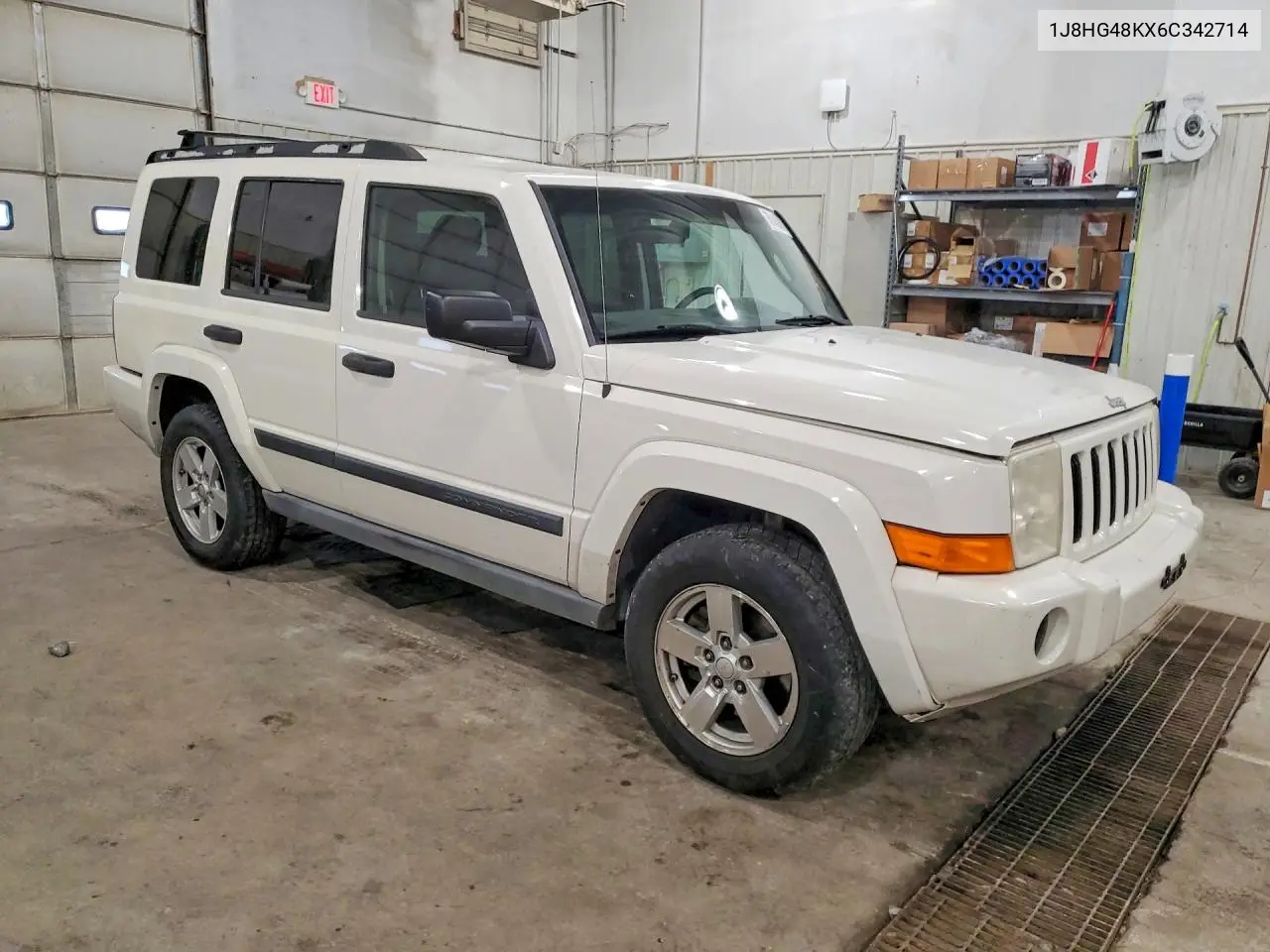 2006 Jeep Commander VIN: 1J8HG48KX6C342714 Lot: 76143805