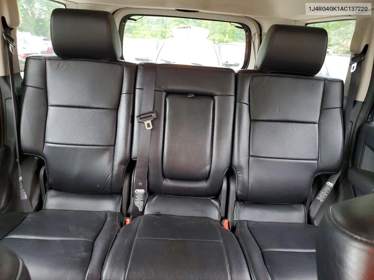 2010 Jeep Commander Sport VIN: 1J4RG4GK1AC137220 Lot: 61740746
