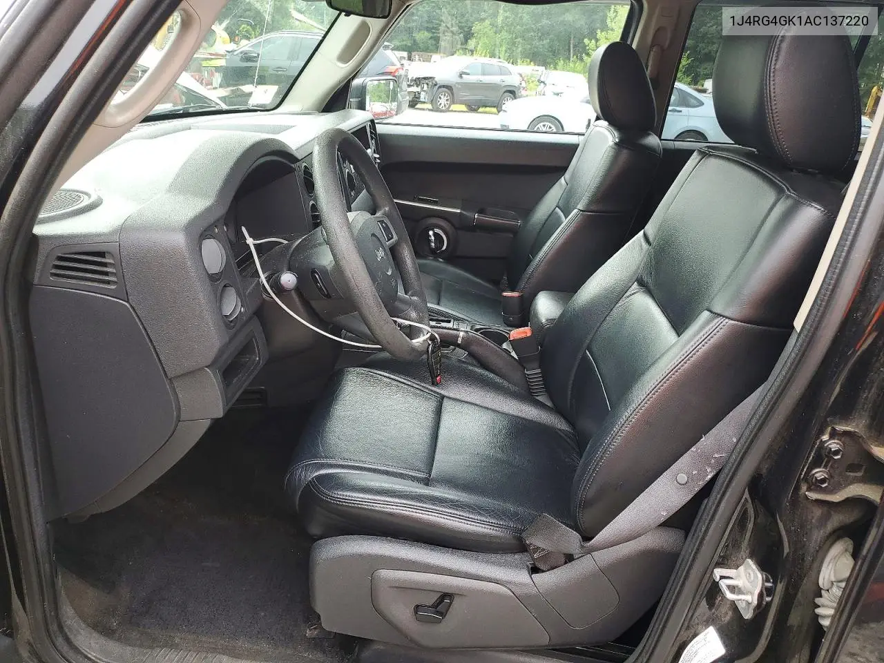 2010 Jeep Commander Sport VIN: 1J4RG4GK1AC137220 Lot: 61740746