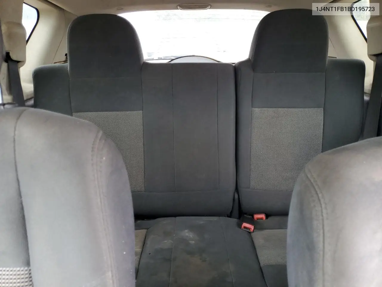 1J4NT1FB1BD195723 2011 Jeep Compass