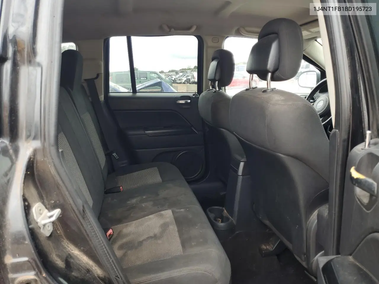 1J4NT1FB1BD195723 2011 Jeep Compass
