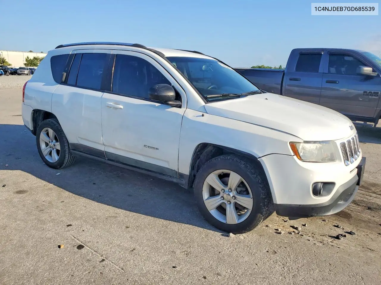 2016 Jeep Compass Latitude VIN: 1C4NJDEB7GD685539 Lot: 53938426