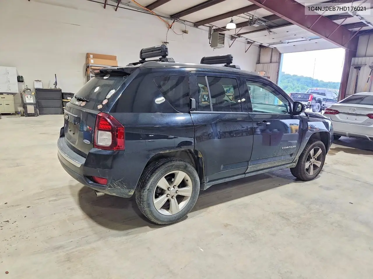 2017 Jeep Compass Latitude VIN: 1C4NJDEB7HD176021 Lot: 61905826