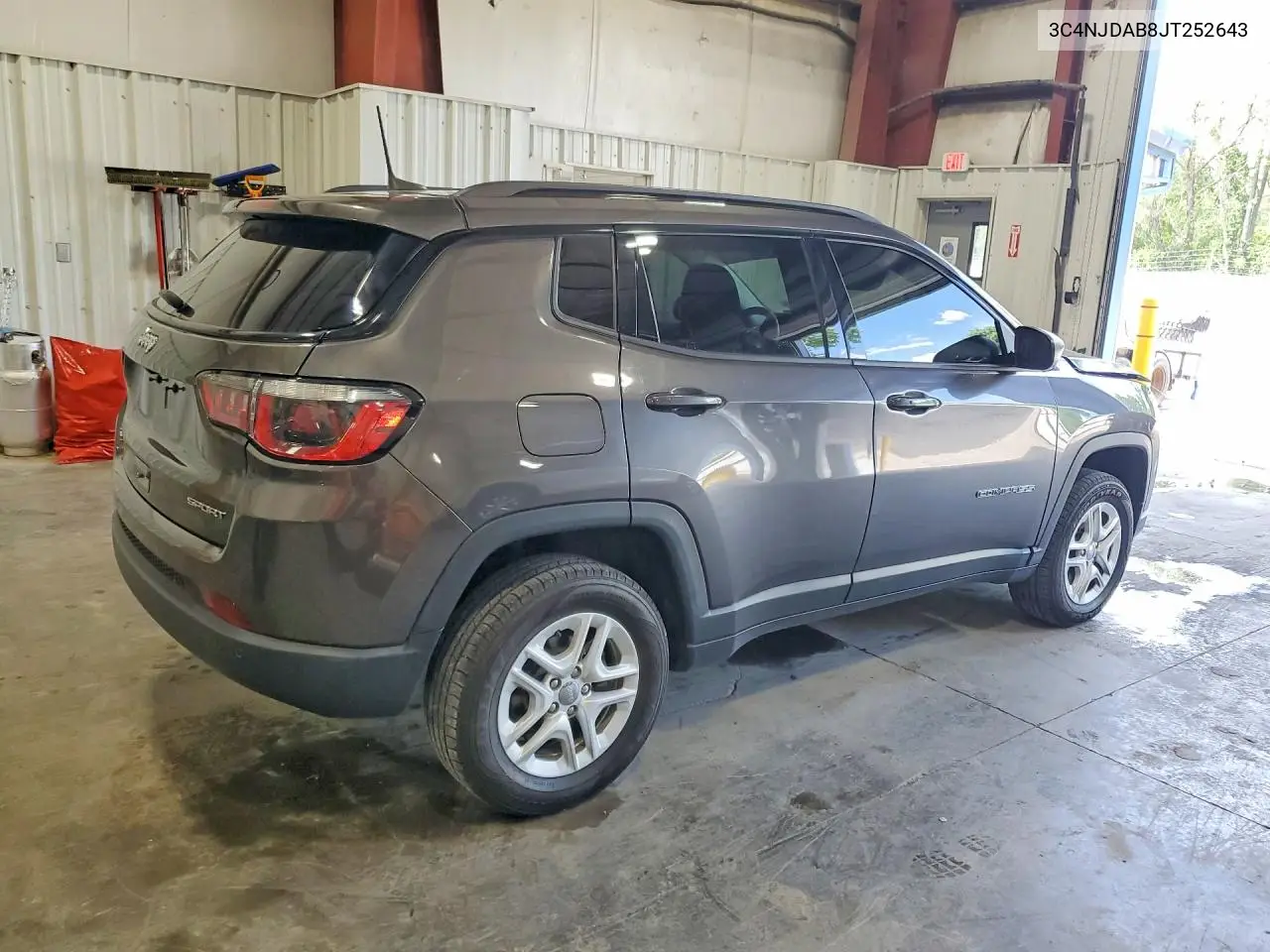 2018 Jeep Compass Sport VIN: 3C4NJDAB8JT252643 Lot: 61328986