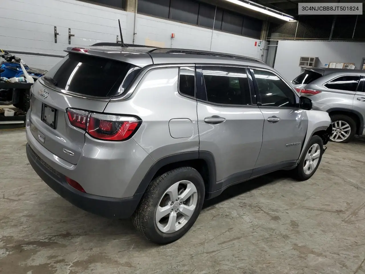 3C4NJCBB8JT501824 2018 Jeep Compass Latitude