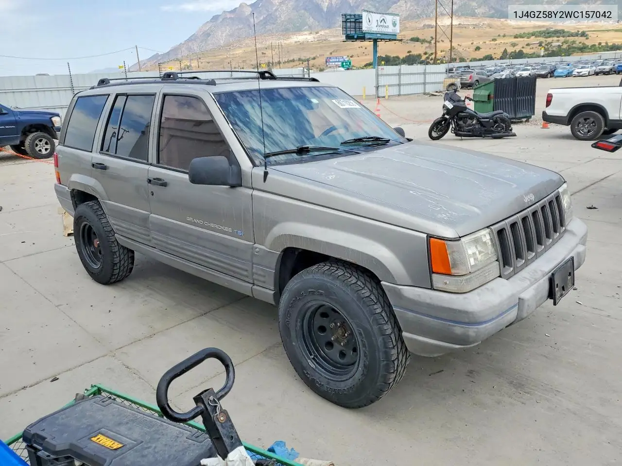 1998 Jeep Grand Cherokee Laredo VIN: 1J4GZ58Y2WC157042 Lot: 60710256