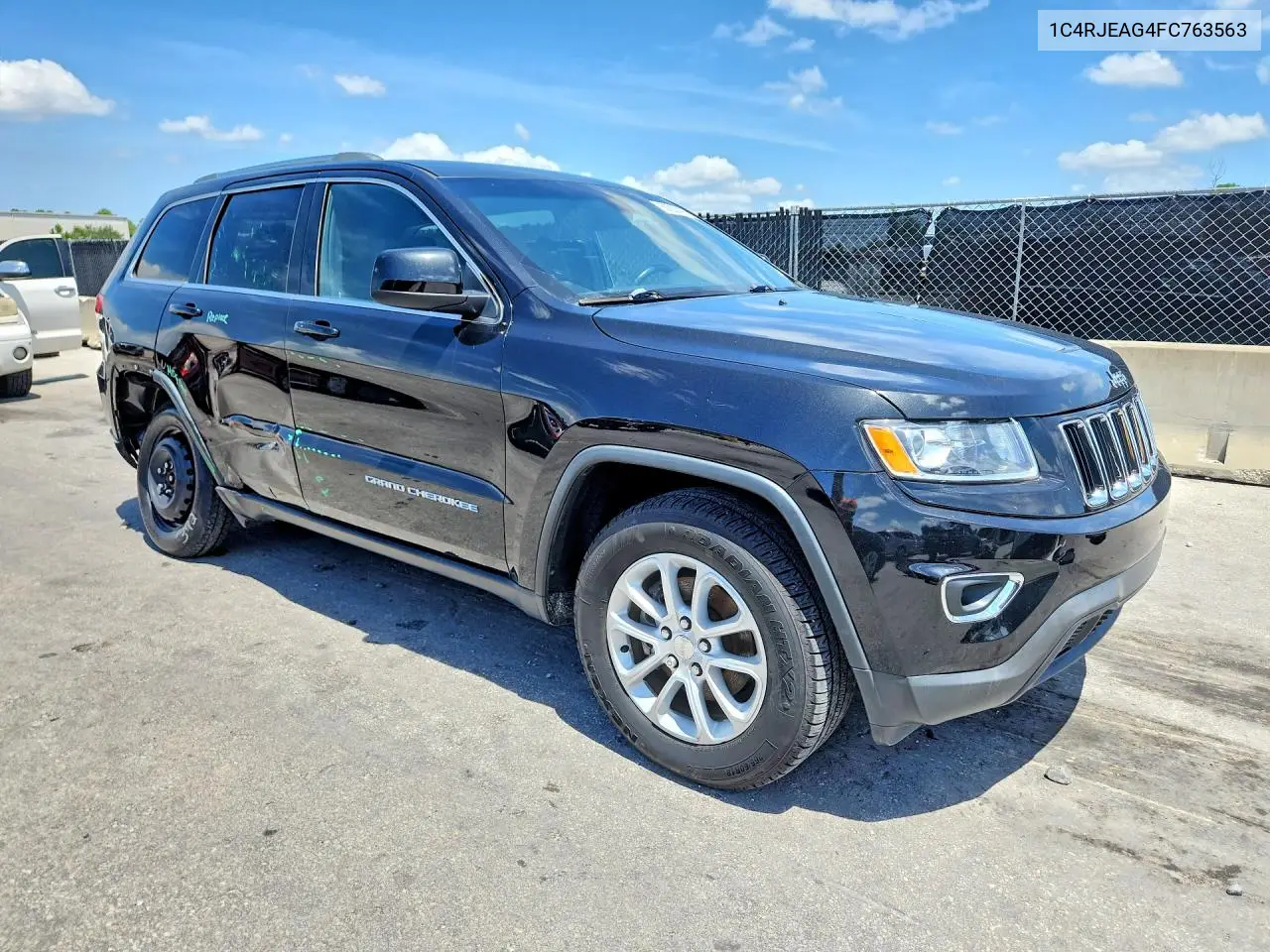 2015 Jeep Grand Cherokee Laredo VIN: 1C4RJEAG4FC763563 Lot: 62223476