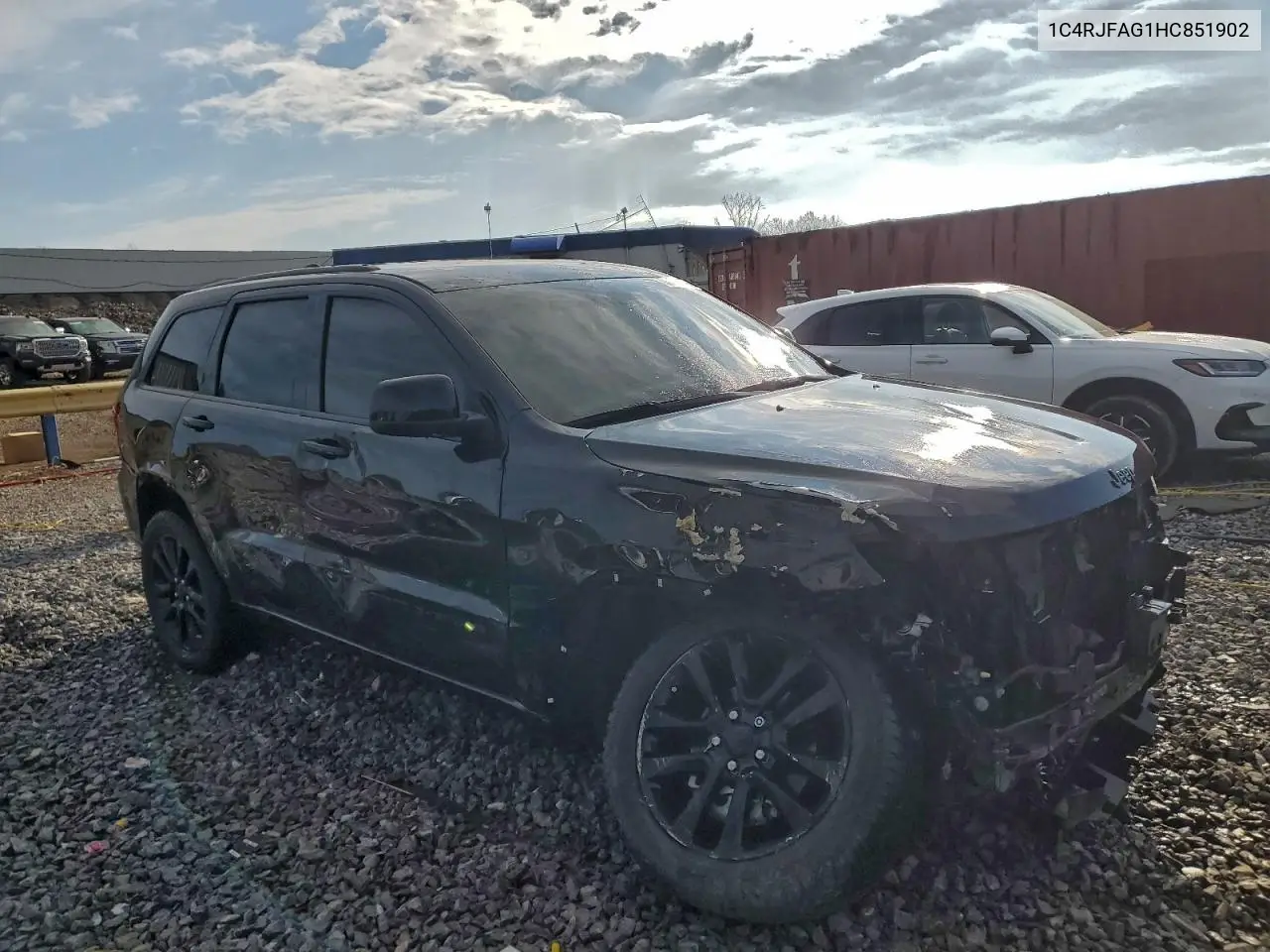 1C4RJFAG1HC851902 2017 Jeep Grand Cherokee Laredo