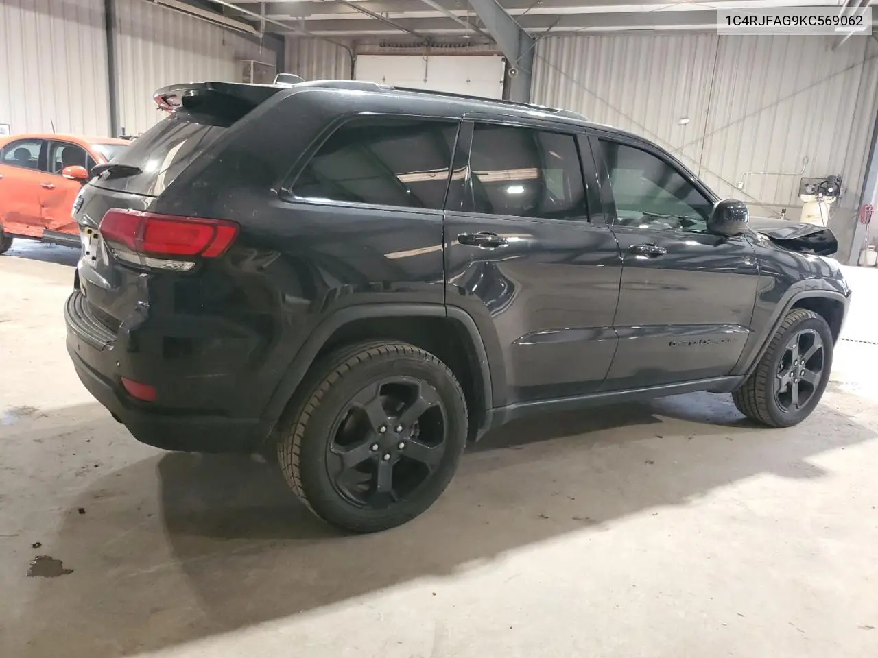 1C4RJFAG9KC569062 2019 Jeep Grand Cherokee Laredo