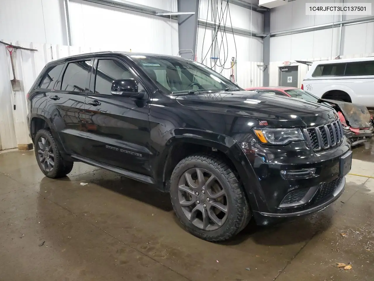 1C4RJFCT3LC137501 2020 Jeep Grand Cherokee Overland
