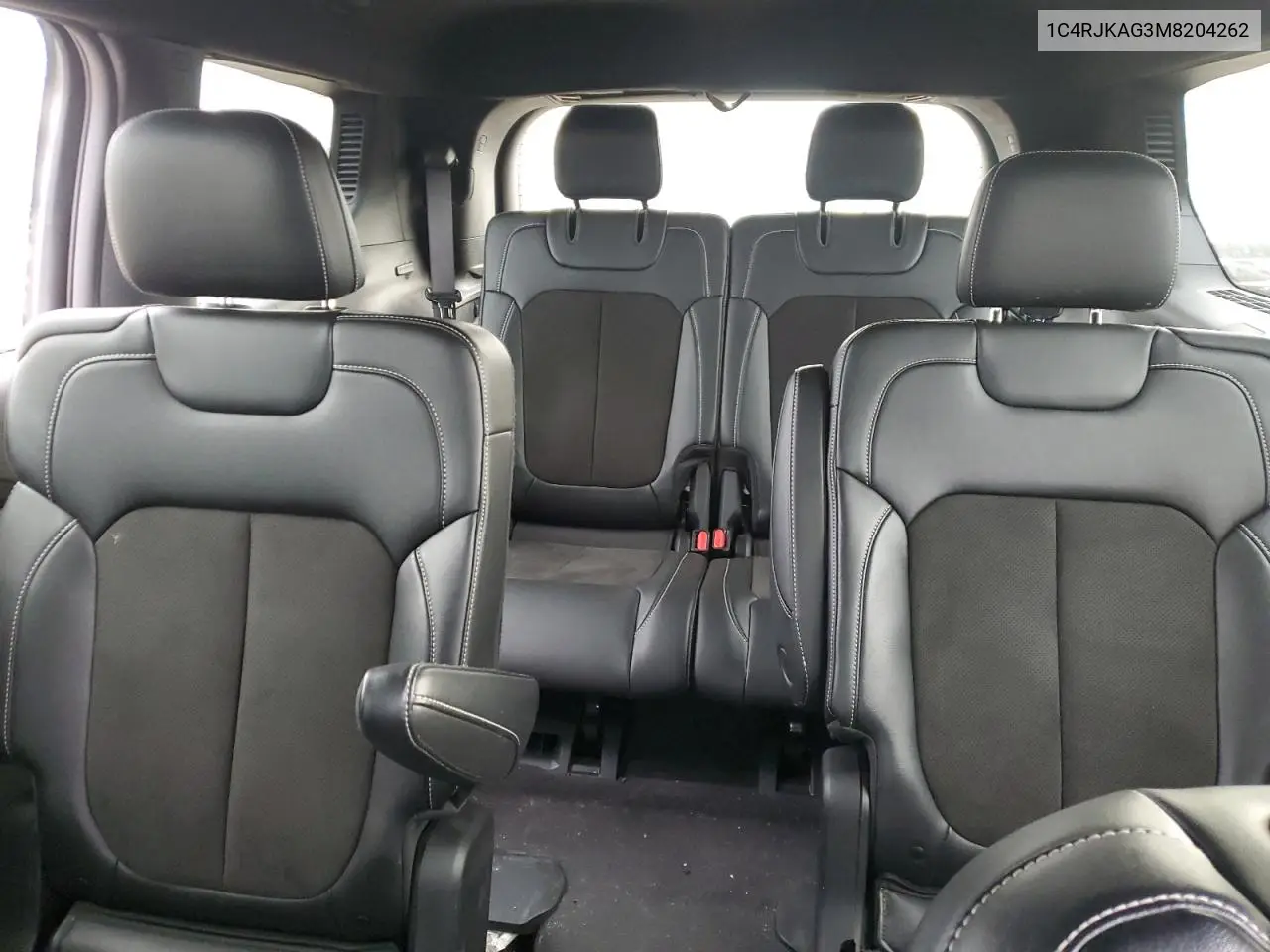 1C4RJKAG3M8204262 2021 Jeep Grand Cherokee L Laredo