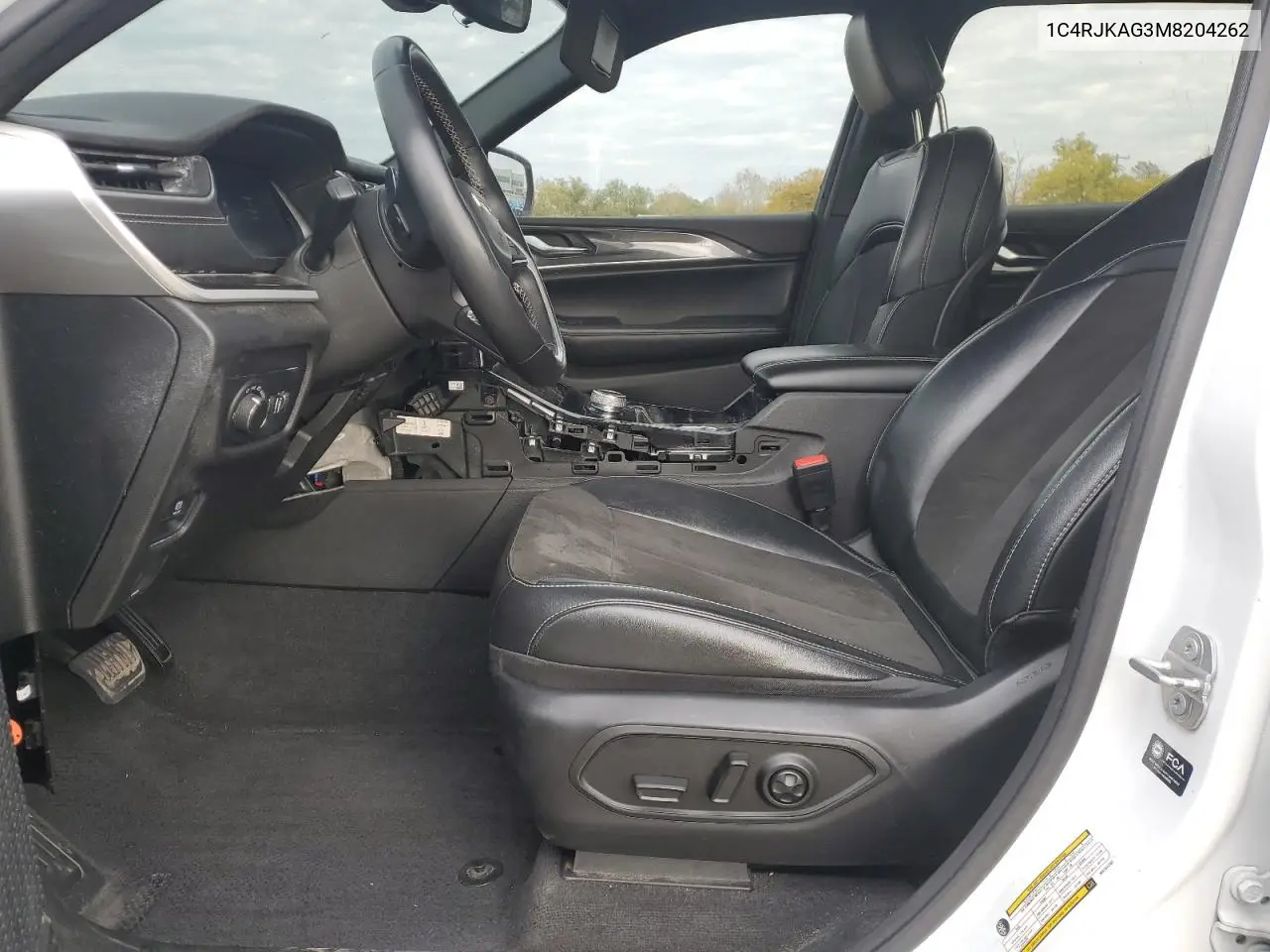 1C4RJKAG3M8204262 2021 Jeep Grand Cherokee L Laredo