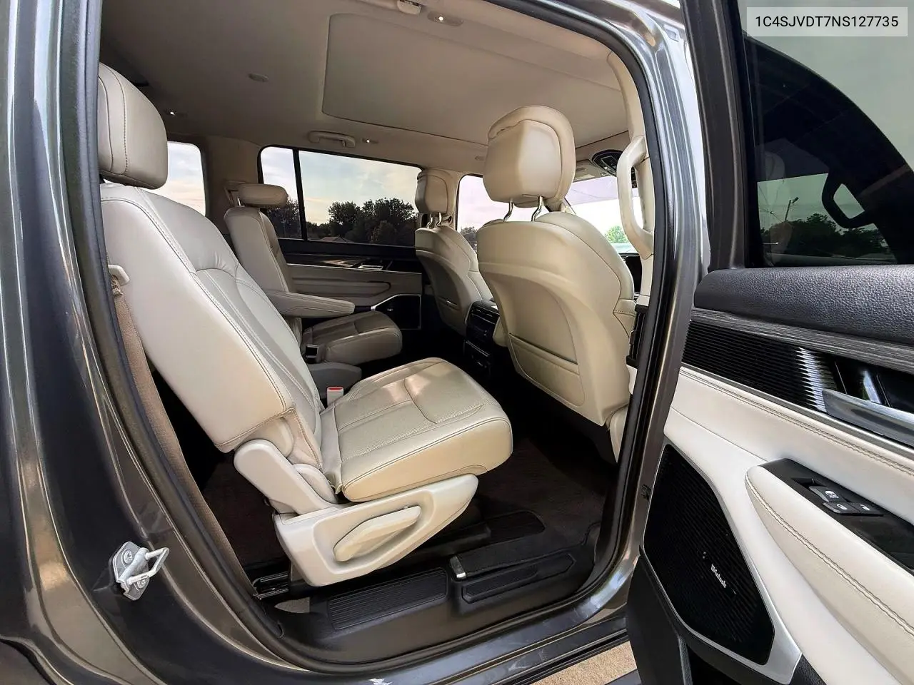 2022 Jeep Wagoneer Series Iii VIN: 1C4SJVDT7NS127735 Lot: 58316696