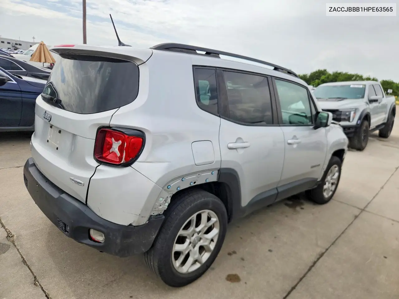 2017 Jeep Renegade Latitude VIN: ZACCJBBB1HPE63565 Lot: 61417546