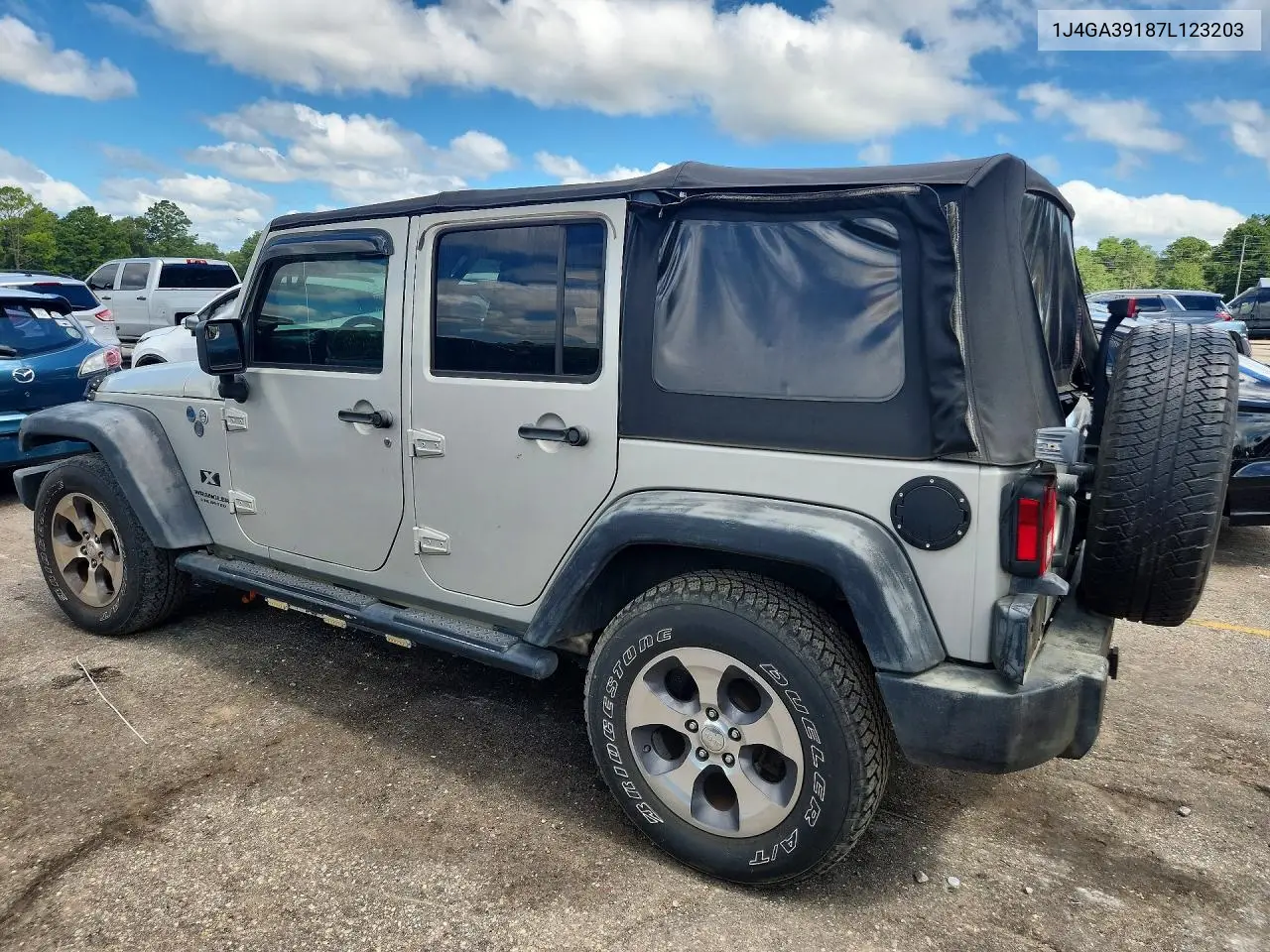 2007 Jeep Wrangler X VIN: 1J4GA39187L123203 Lot: 53542156