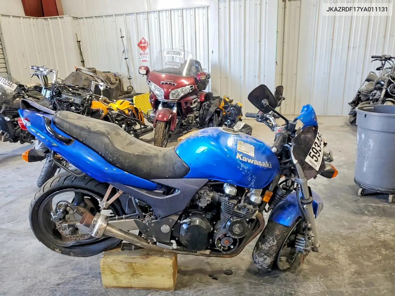2000 Kawasaki Zr750 F VIN: JKAZRDF17YA011131 Lot: 59348446