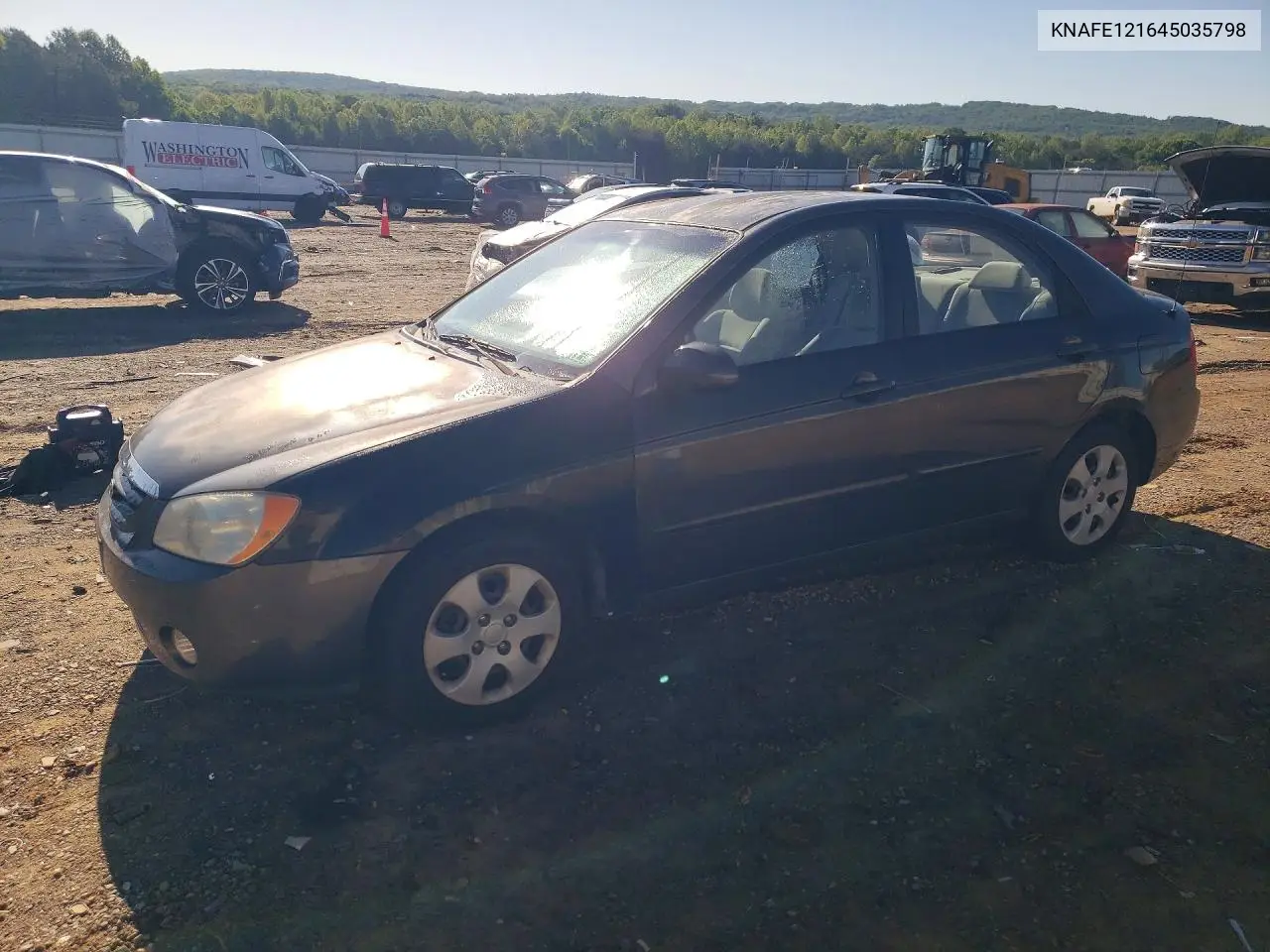 2004 Kia Spectra Lx VIN: KNAFE121645035798 Lot: 52946146