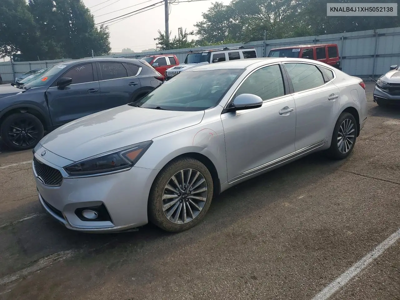 2017 Kia Cadenza Premium VIN: KNALB4J1XH5052138 Lot: 61030666