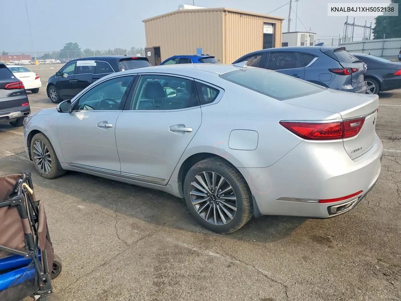 2017 Kia Cadenza Premium VIN: KNALB4J1XH5052138 Lot: 61030666