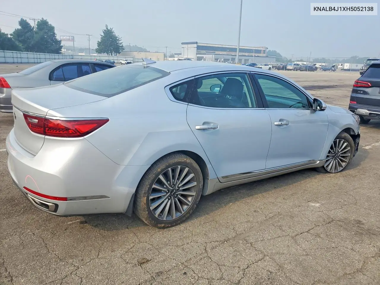 2017 Kia Cadenza Premium VIN: KNALB4J1XH5052138 Lot: 61030666