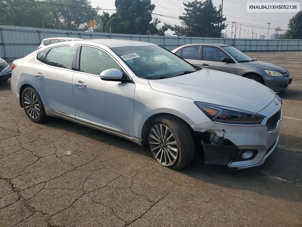 2017 Kia Cadenza Premium VIN: KNALB4J1XH5052138 Lot: 61030666