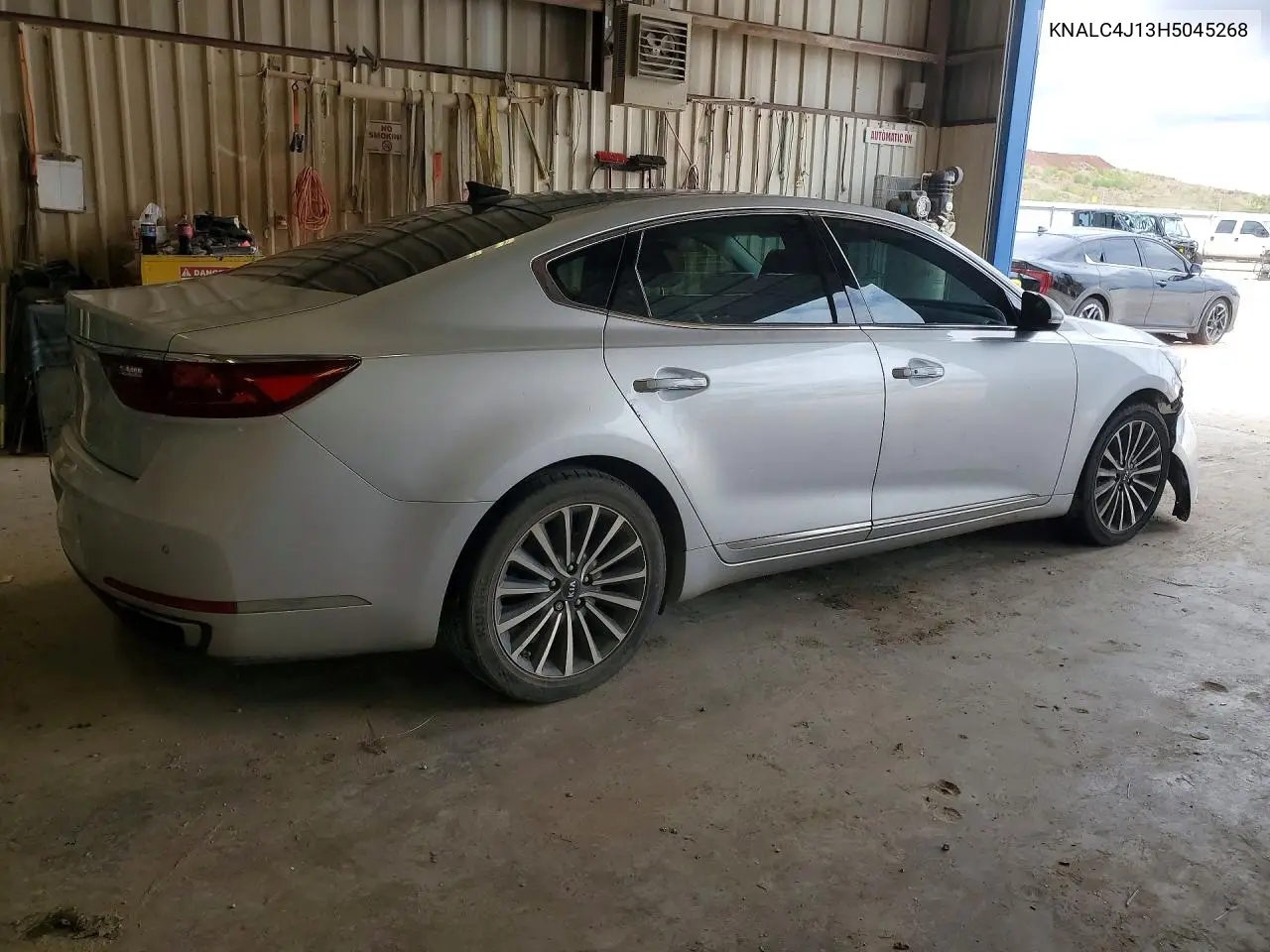 2017 Kia Cadenza Premium VIN: KNALC4J13H5045268 Lot: 61149326