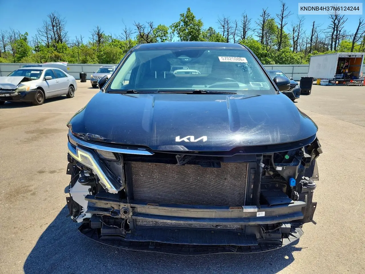 2022 Kia Carnival Lx VIN: KNDNB4H37N6124244 Lot: 57025086