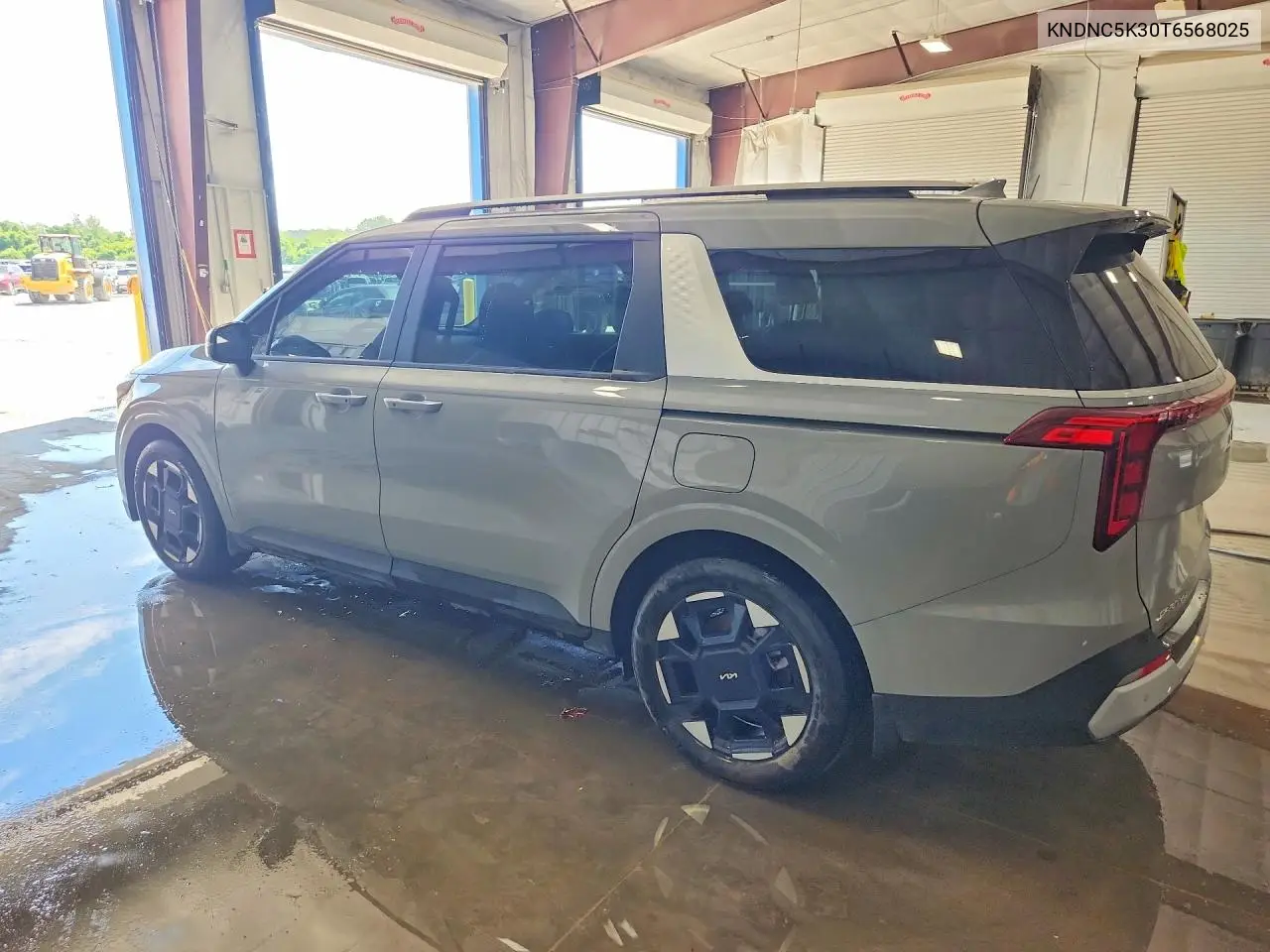 2026 Kia Carnival Ex VIN: KNDNC5K30T6568025 Lot: 53648026