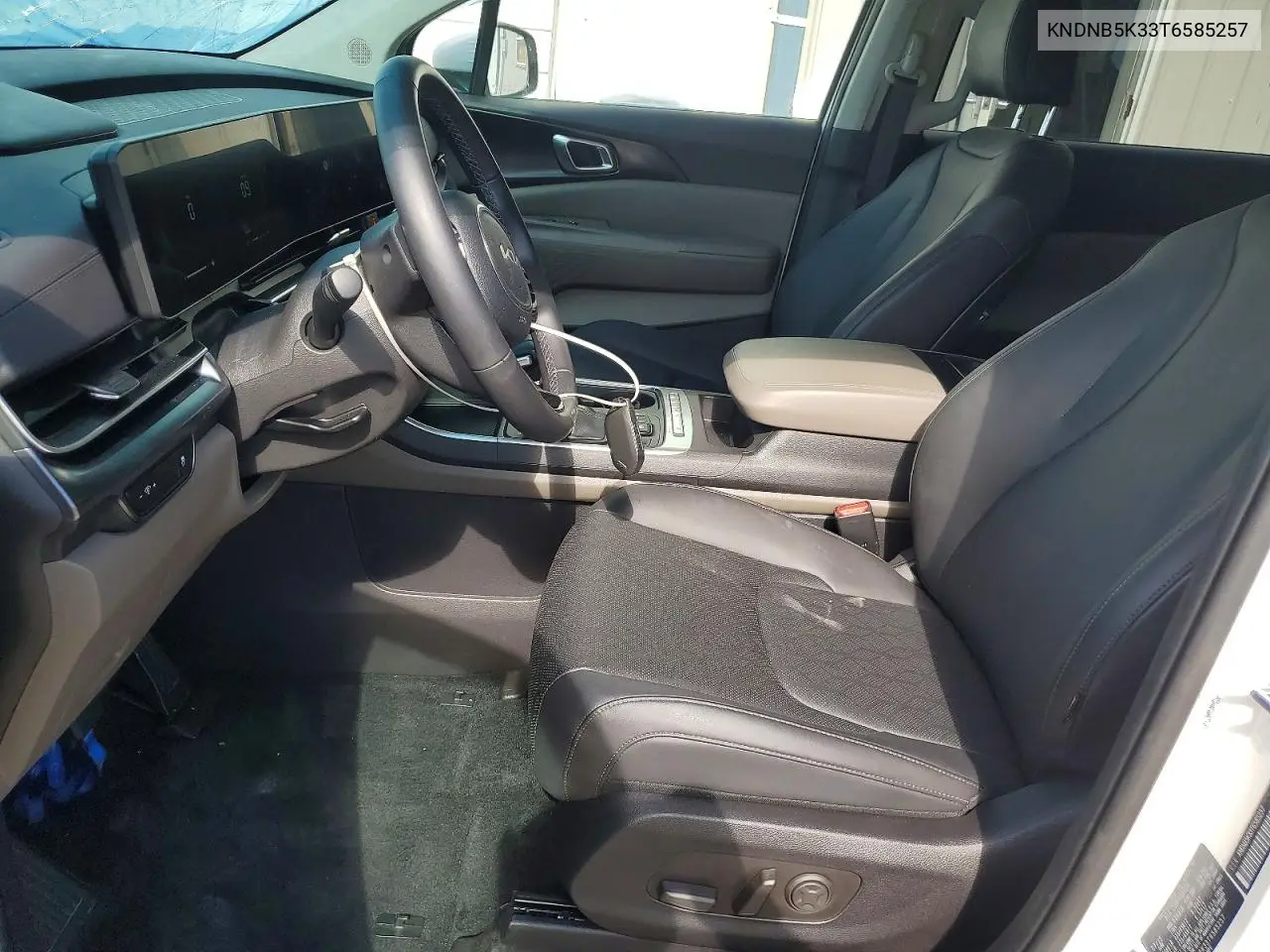 2026 Kia Carnival Lxs VIN: KNDNB5K33T6585257 Lot: 54628436